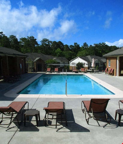 Arbors by the Bay Image 1