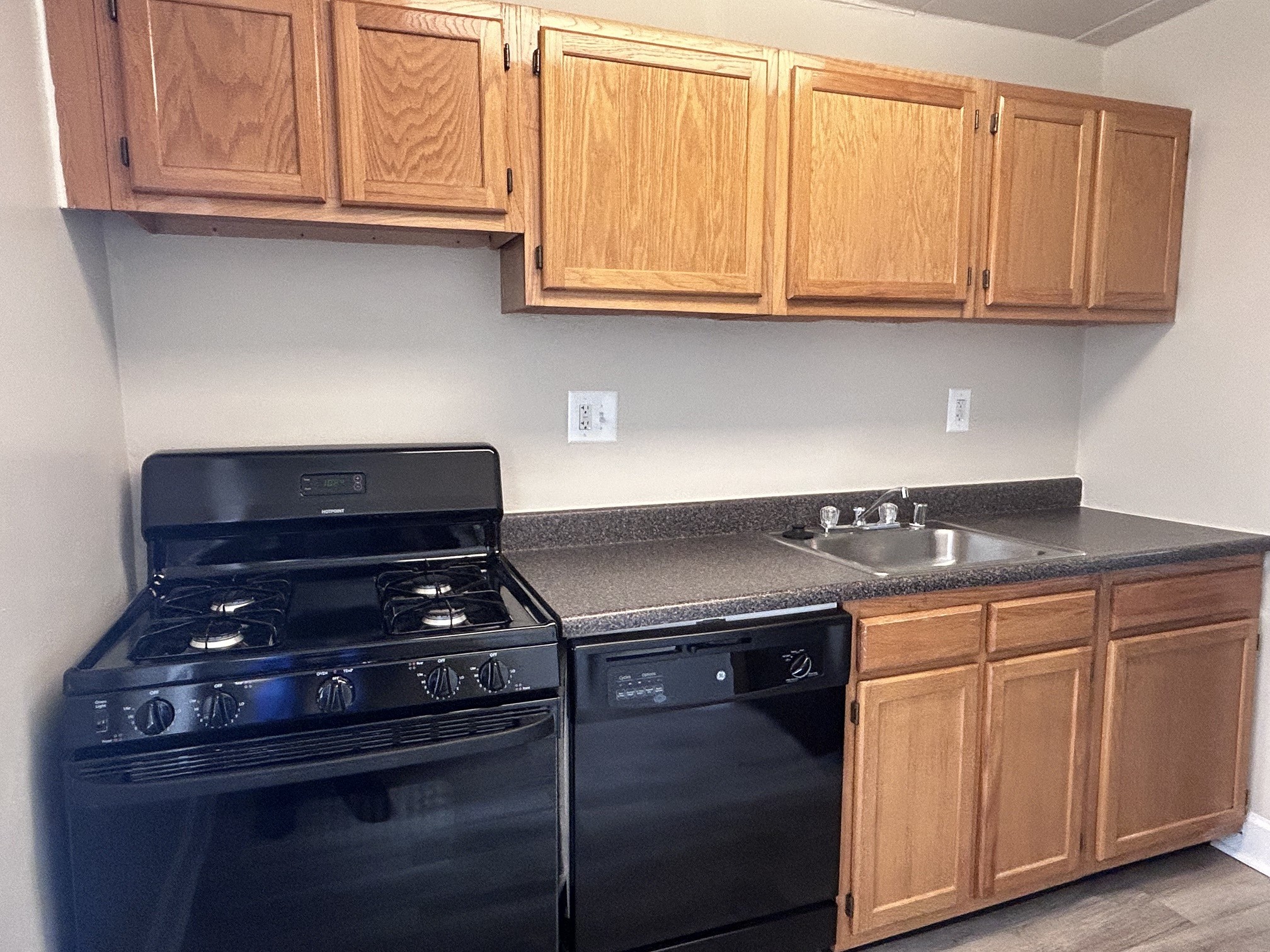 Middletowne & The Dona Image 60