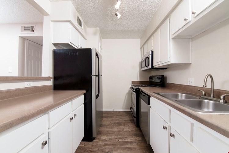 Breakers on the Lake Image 9