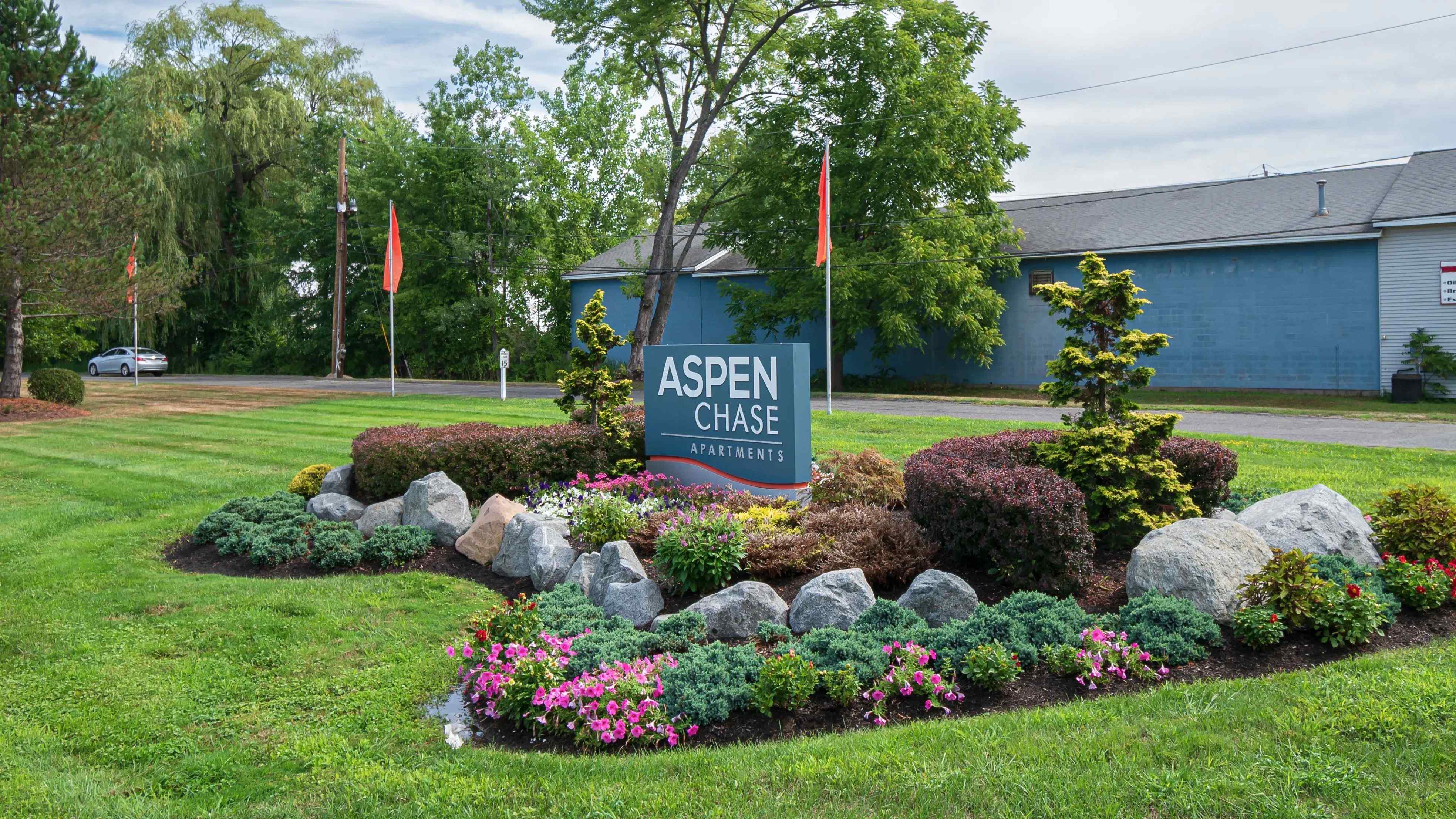 Discover your ideal apartment in the vibrant college town, just minutes from UMASS Amherst. We offer 1, 2, and 3-bedroom homes in a welcoming oasis.