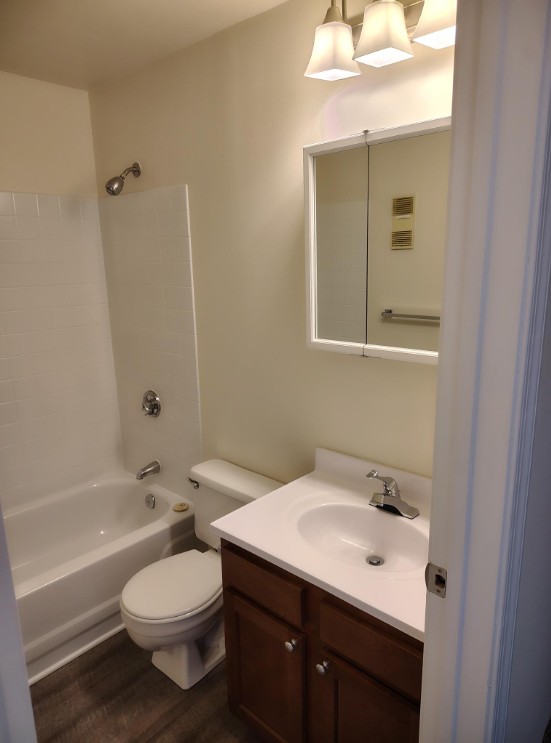 Marlboro Classic Apt & Redwood Square Image 196