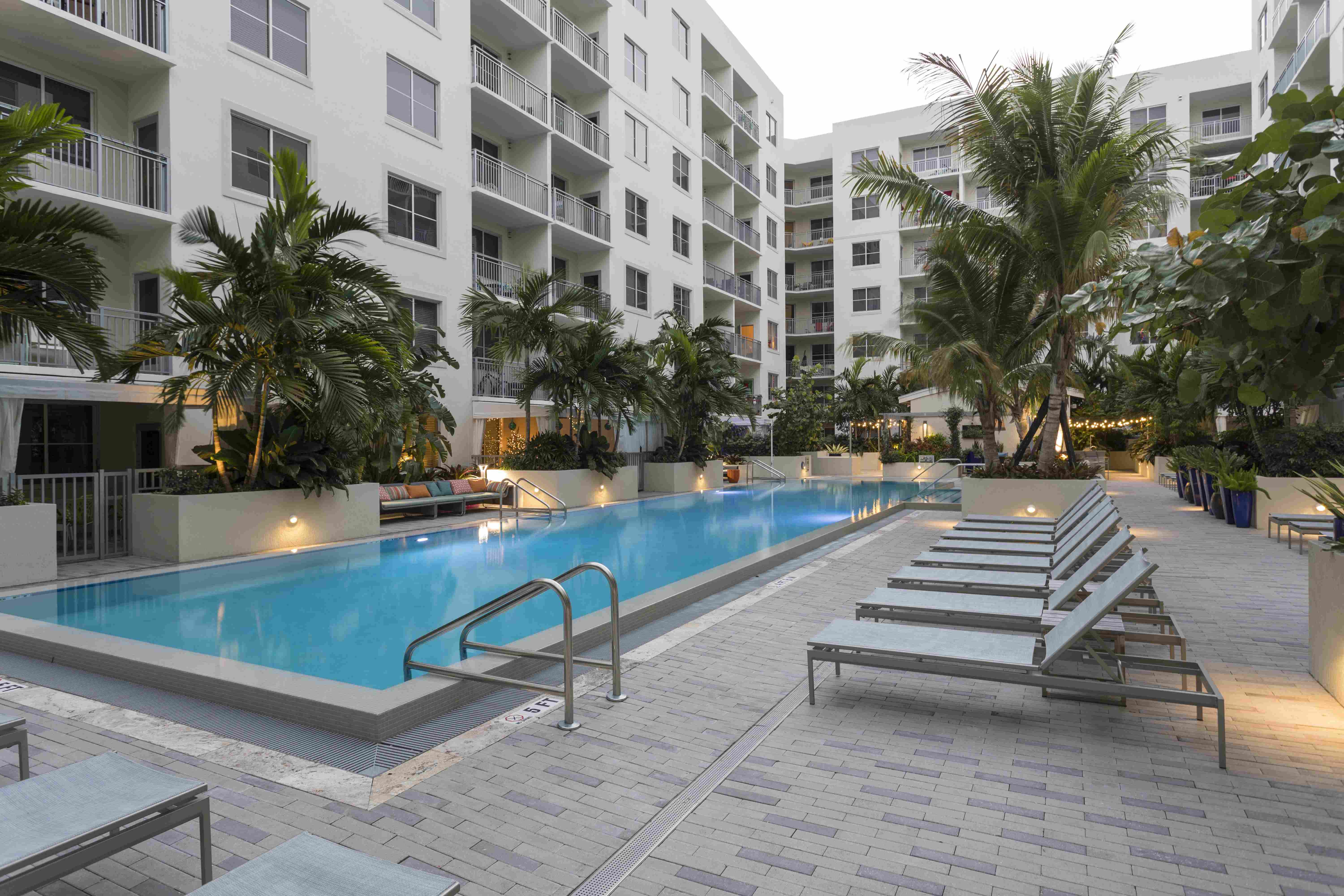 Berkshire Lauderdale By The Sea Image 8