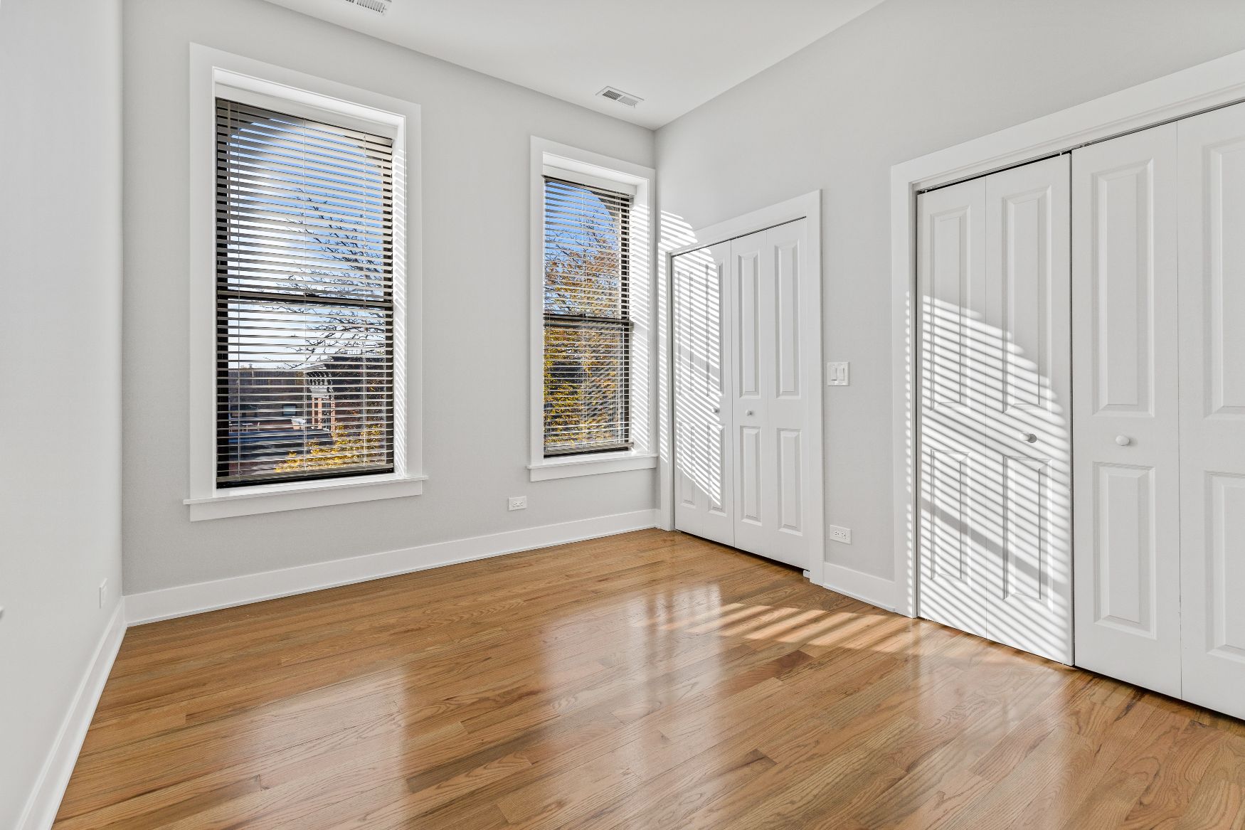 354-58 W. Dickens / 2103-11 N. Sedgwick Image 15