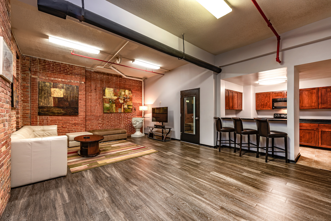 Marlboro Classic Apt & Redwood Square Image 164