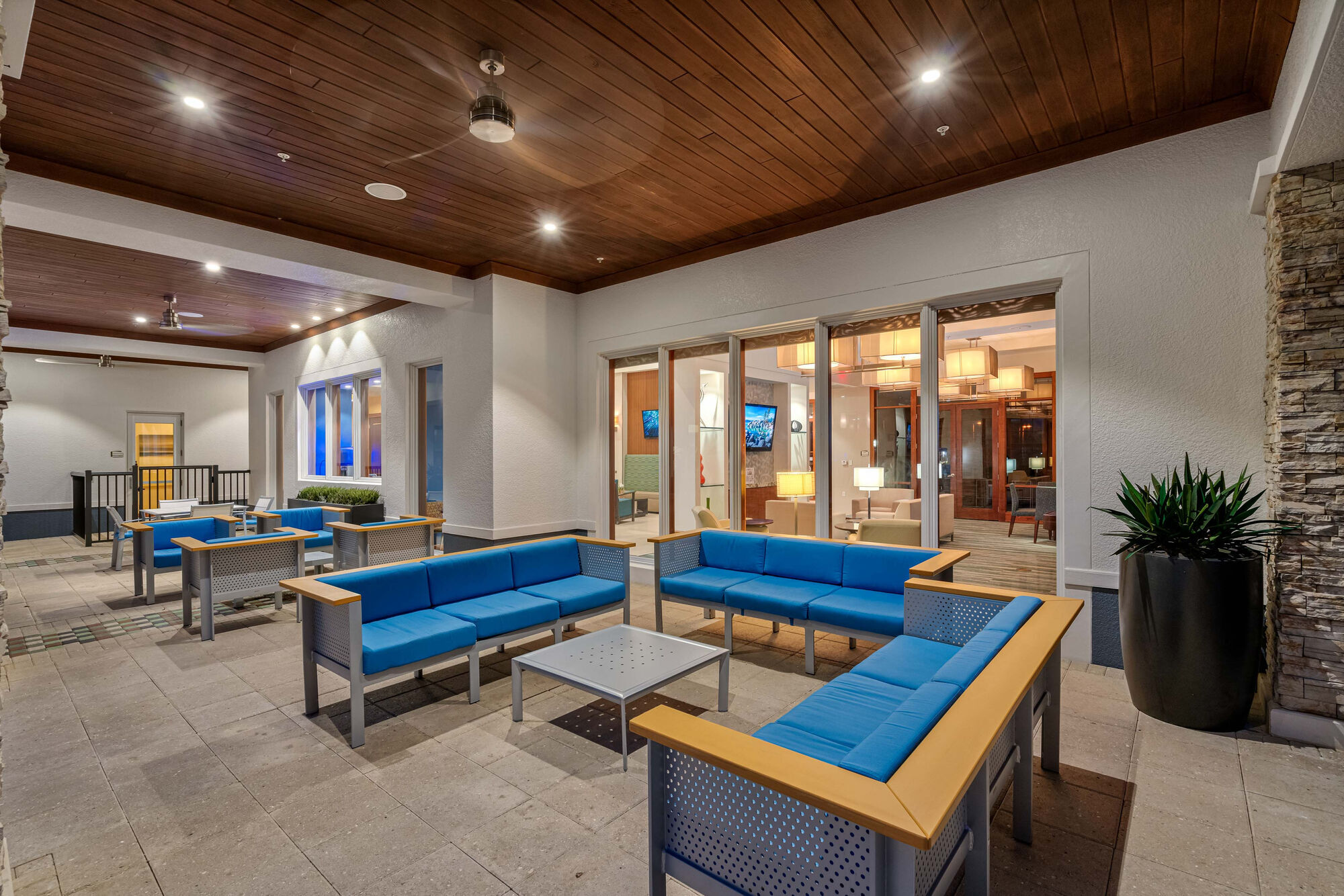 Axis Wellington Green Image 39