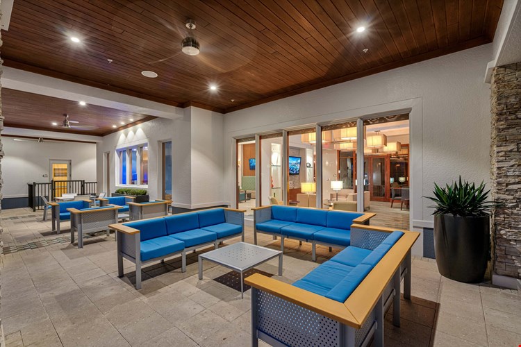 Axis Wellington Green Image 39