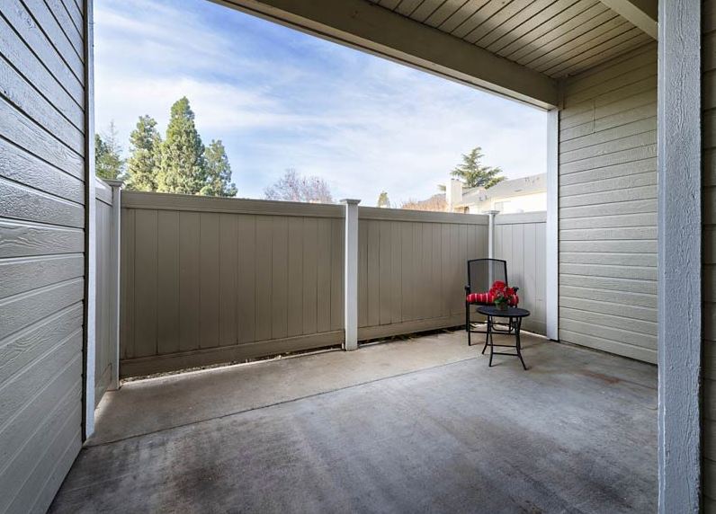 Lakeside Apartments Image 11