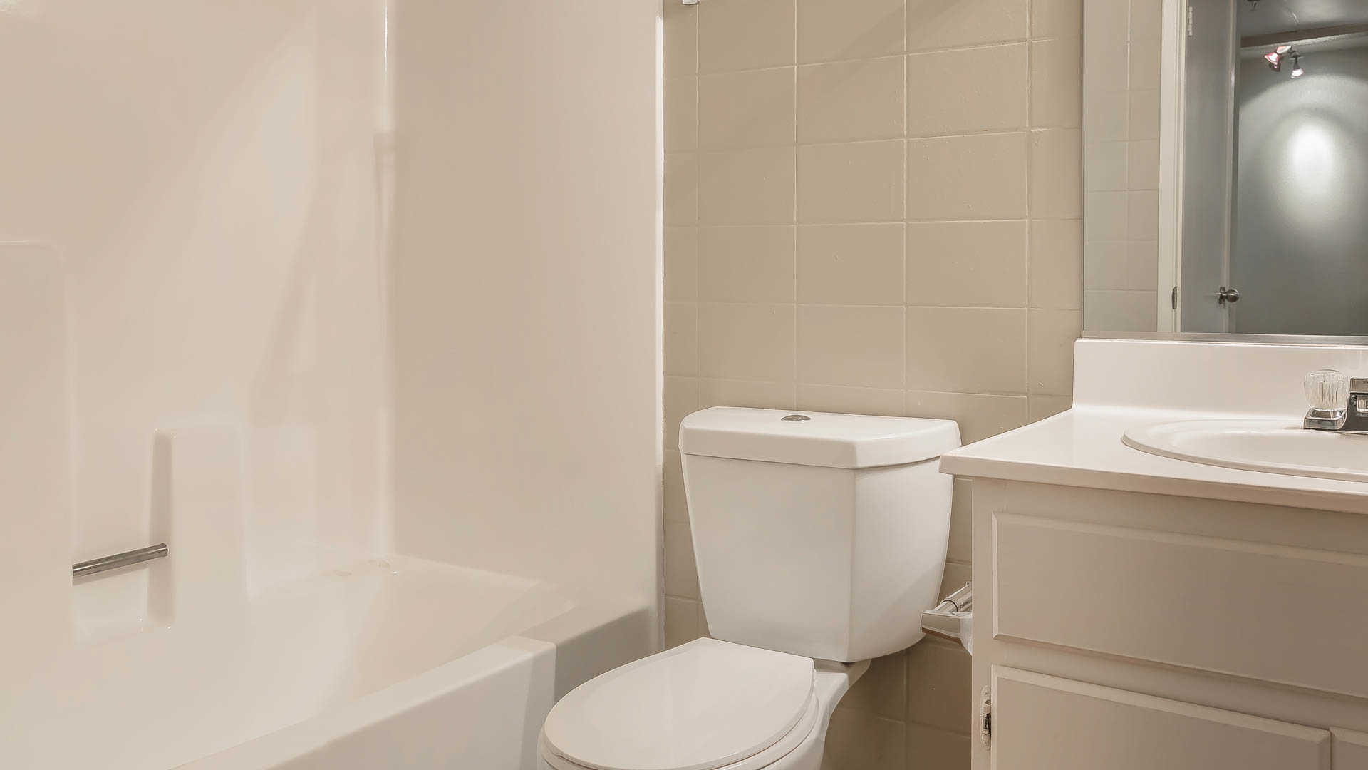 Vantage Hollywood Image 44