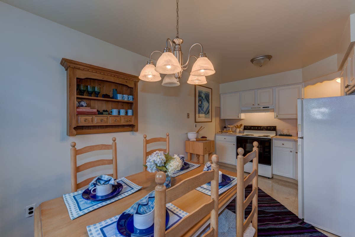 College Arms Apartments Image 6