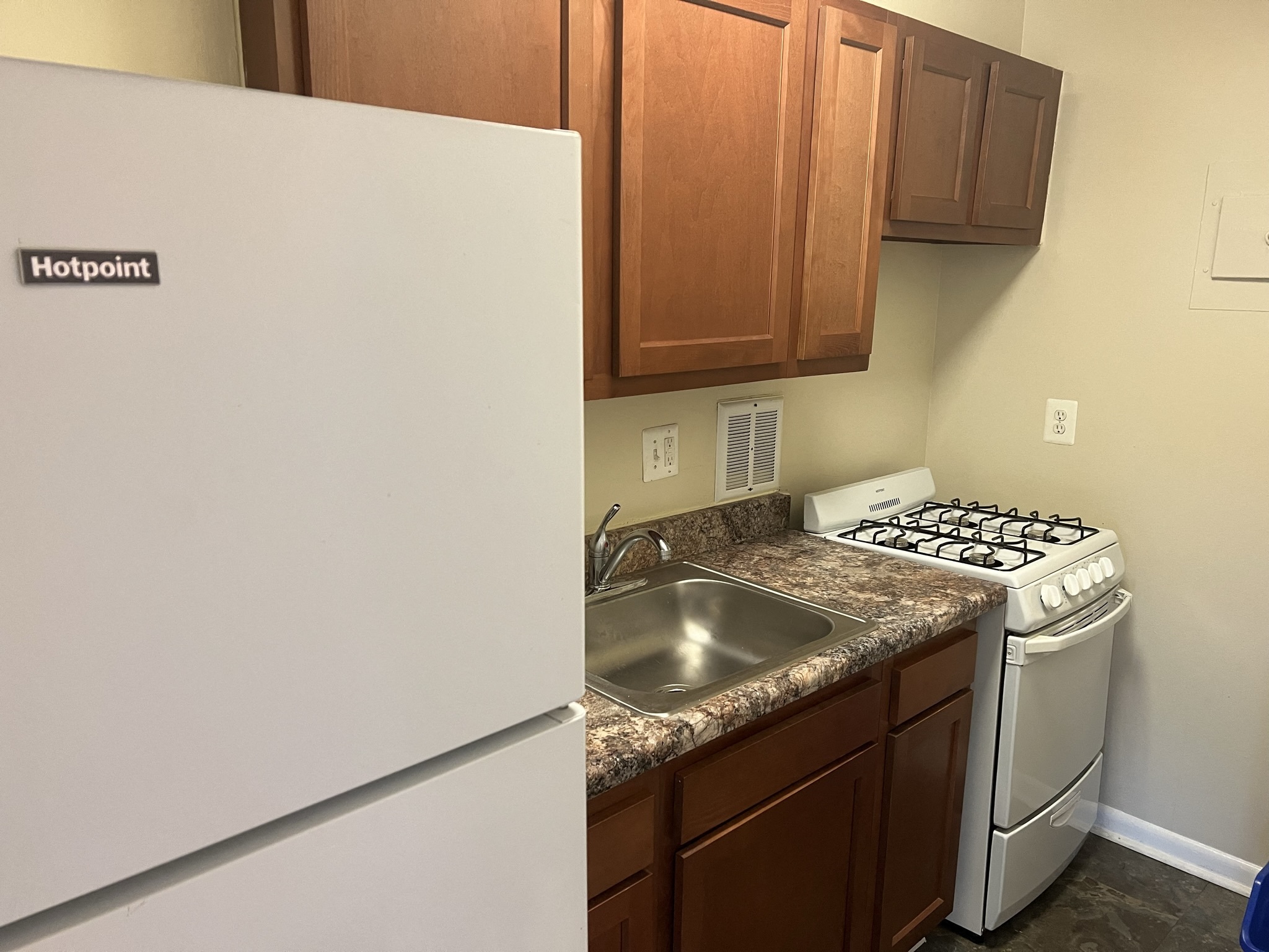 Silver Spring Towers Image 79