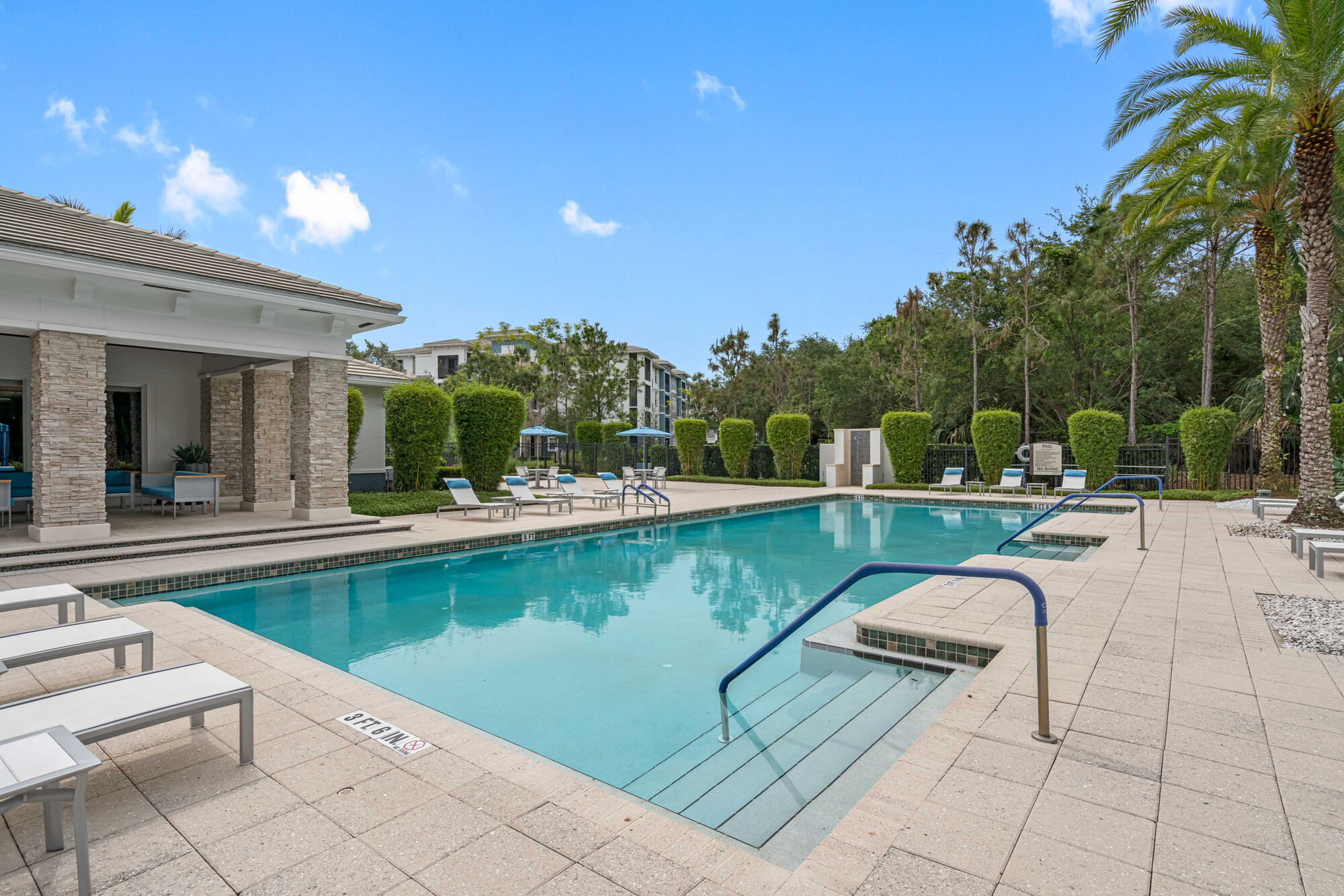 Axis Wellington Green Image 31