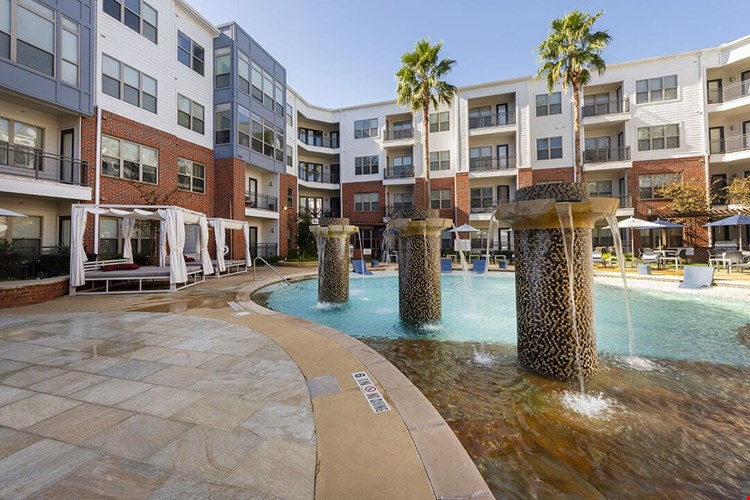 The Richmond at Uptown Image 52