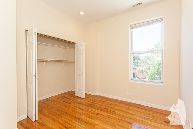 2450 N. Southport Image 18