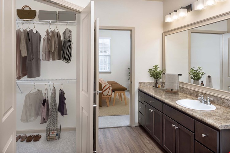 Camden Waterford Lakes Image 12