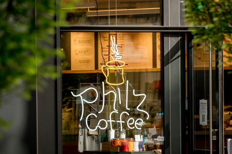 Blocks from coffee shops and restaurants