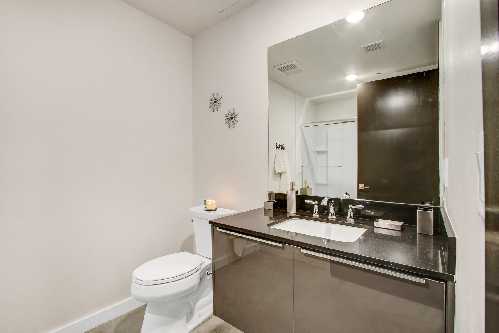 Studio and Studio Loft - Bathroom