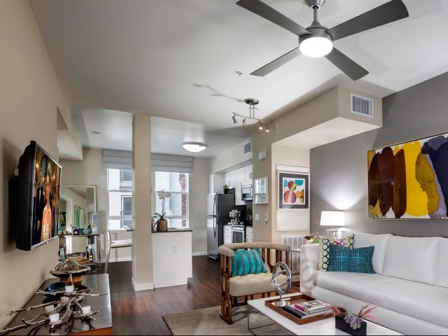 Wilshire La Brea Image 6