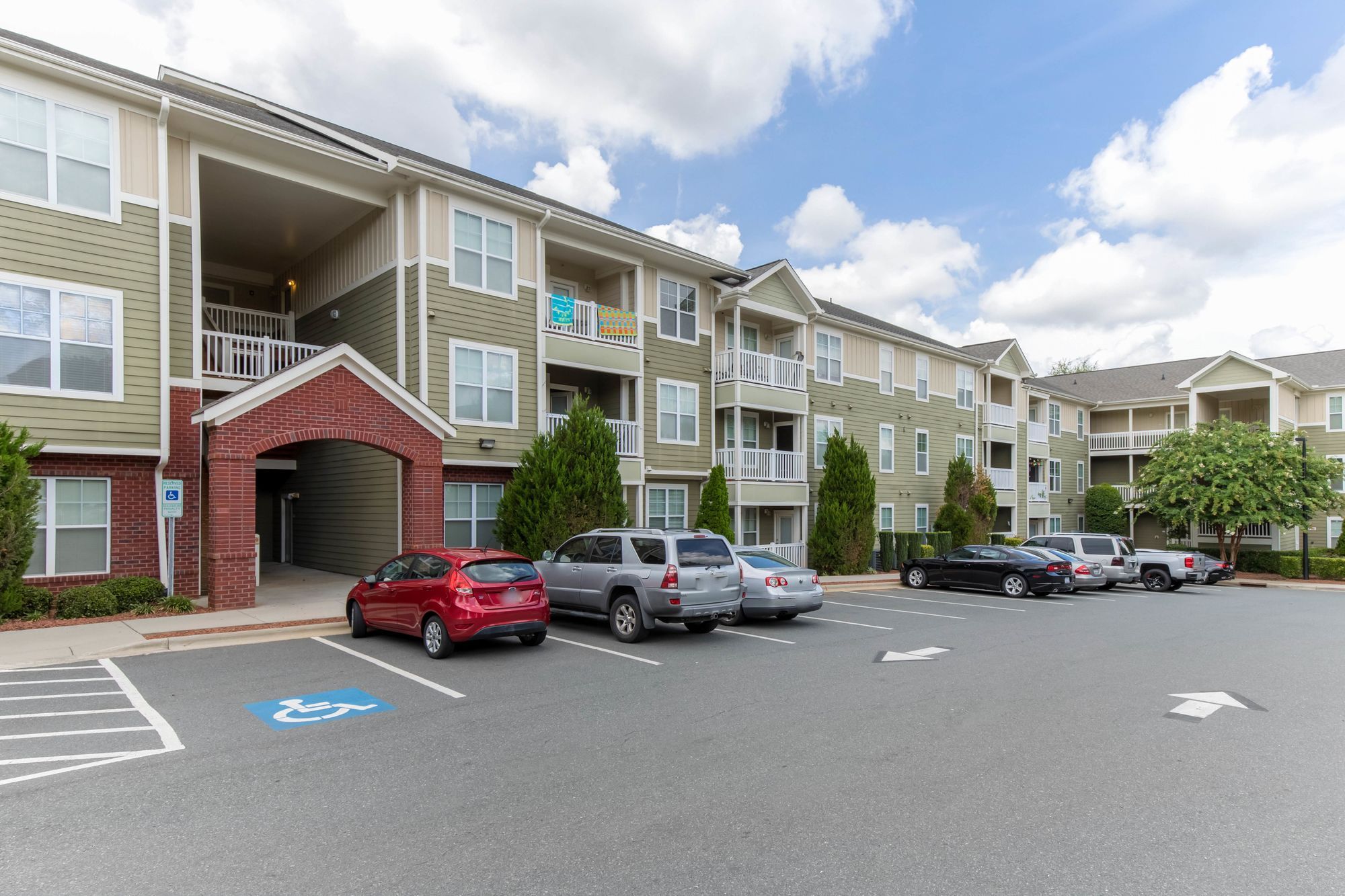 Apartments at Galleria Village Charlotte