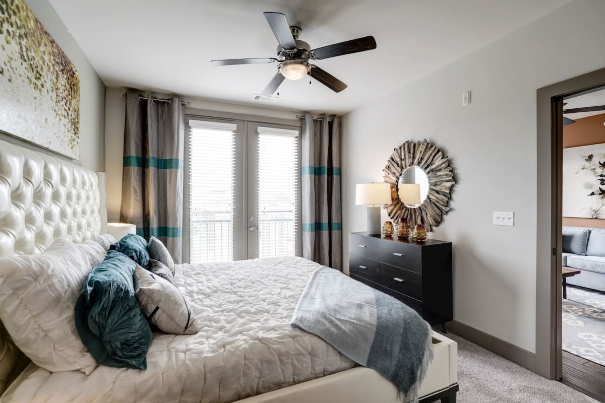 Icon at Dulles Station Image 20