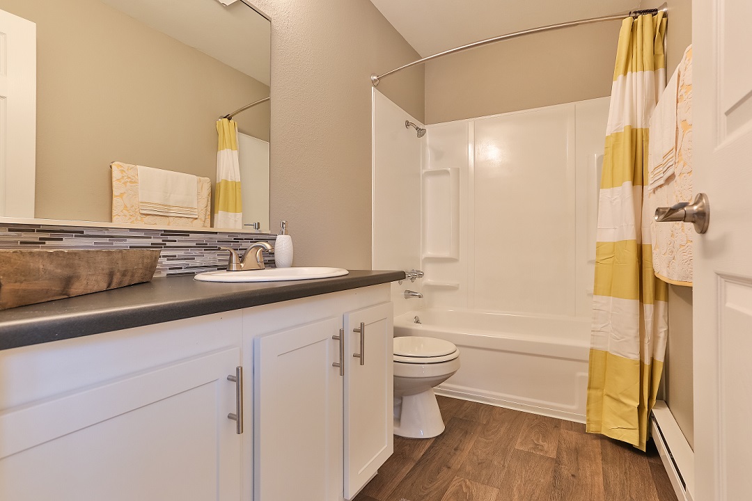 TheZimmer_Gresham_OR_LargeBathroom