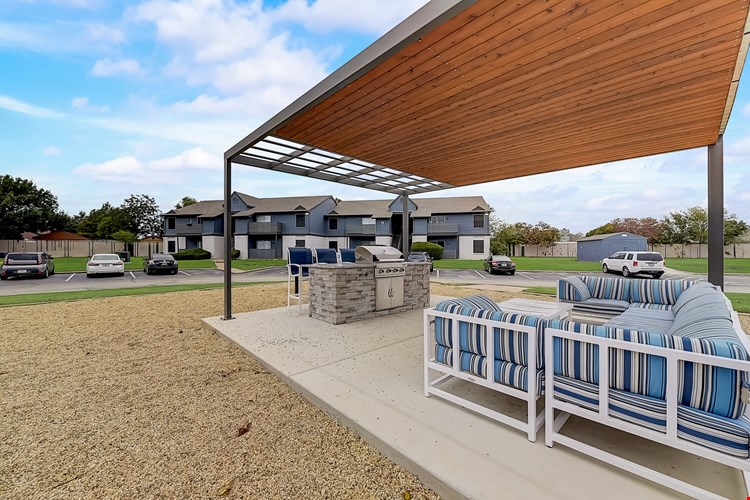 Ashton Apartments Image 2
