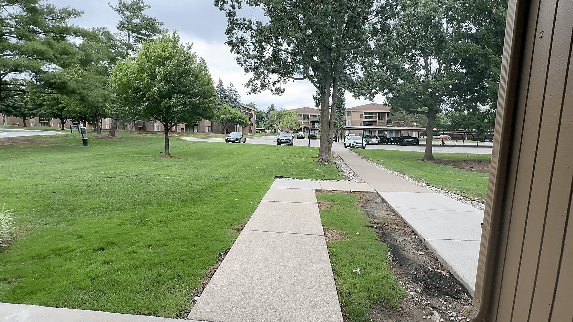 Lakeside Village Apartments Image 108