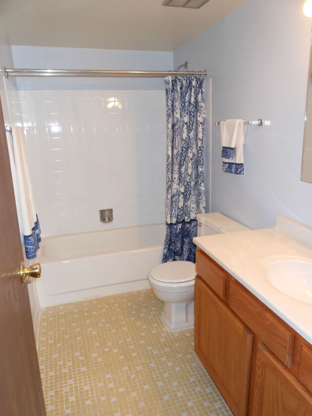 Colonial Village Image 9