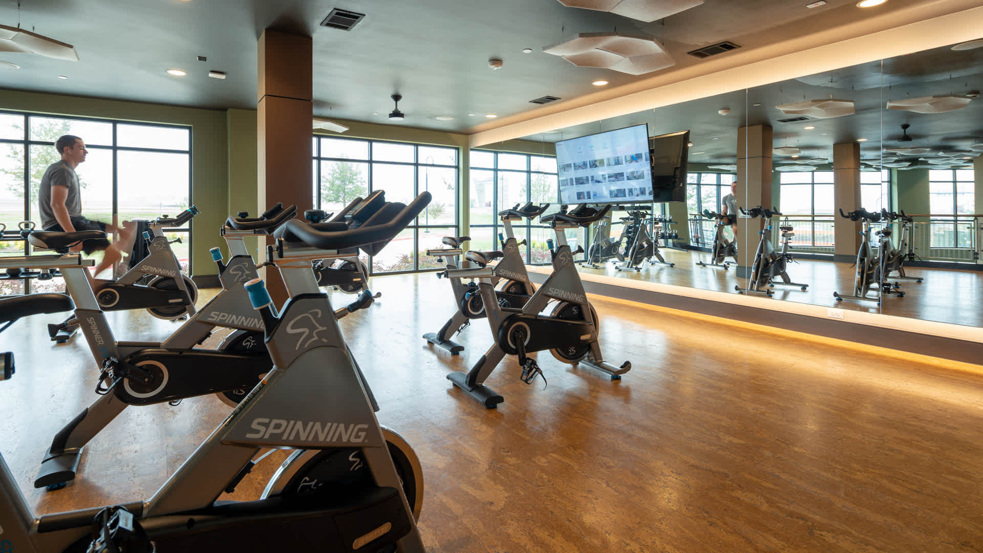 Olivian at the Realm Image 55