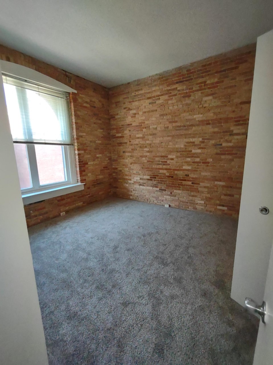 Marlboro Classic Apt & Redwood Square Image 126