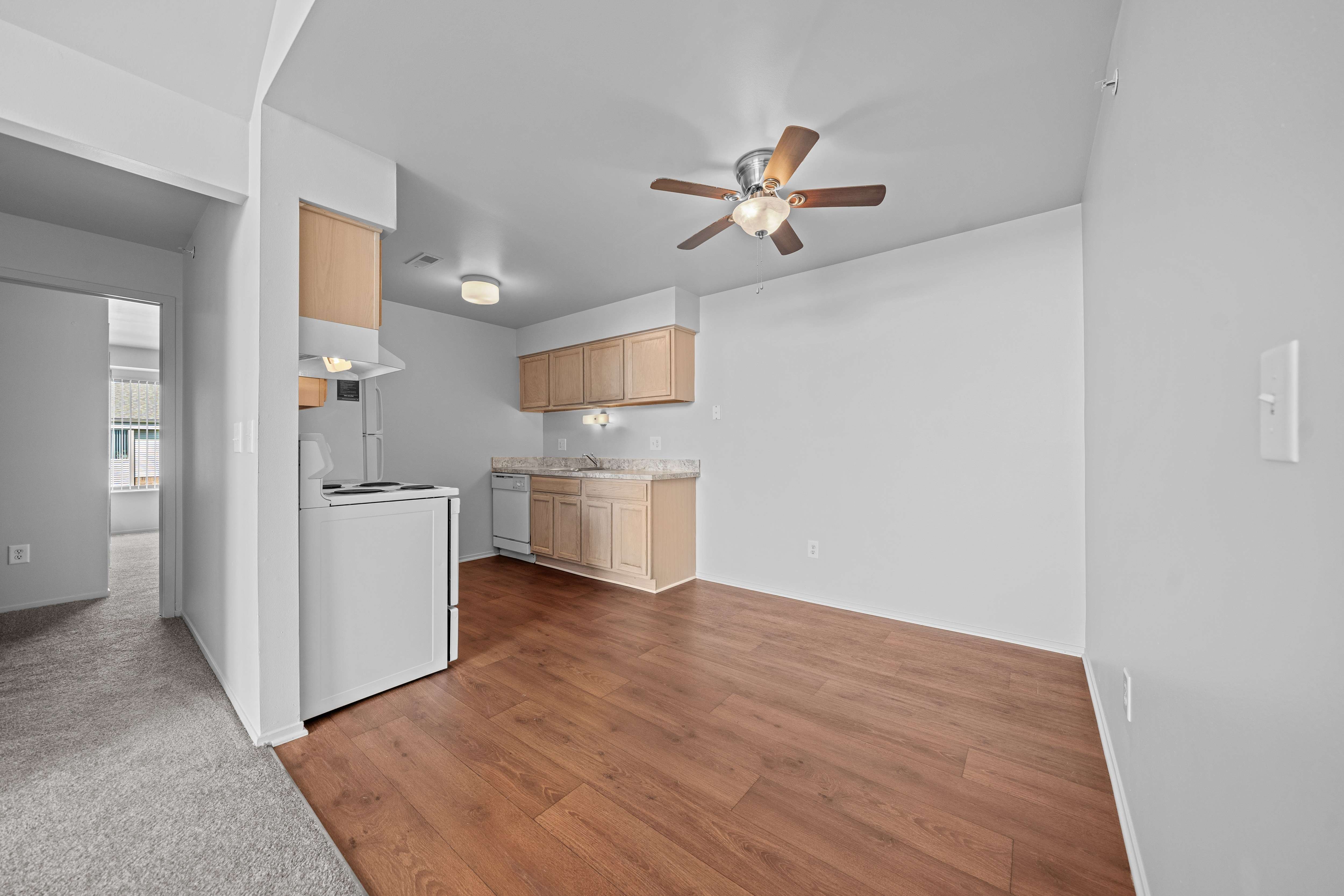 Spacious Kitchen and Dining Room at Prentiss Pointe Apartments in Harrison Township