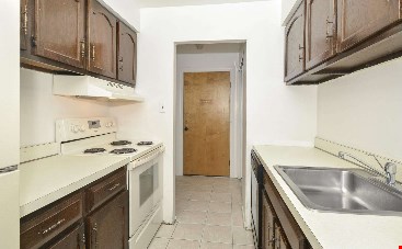 Hillcrest Apartments Image 5