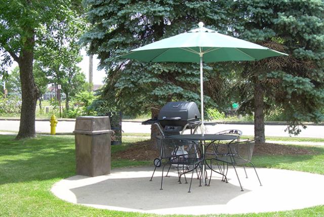 New Orleans Court Apartments and Townhomes Image 6