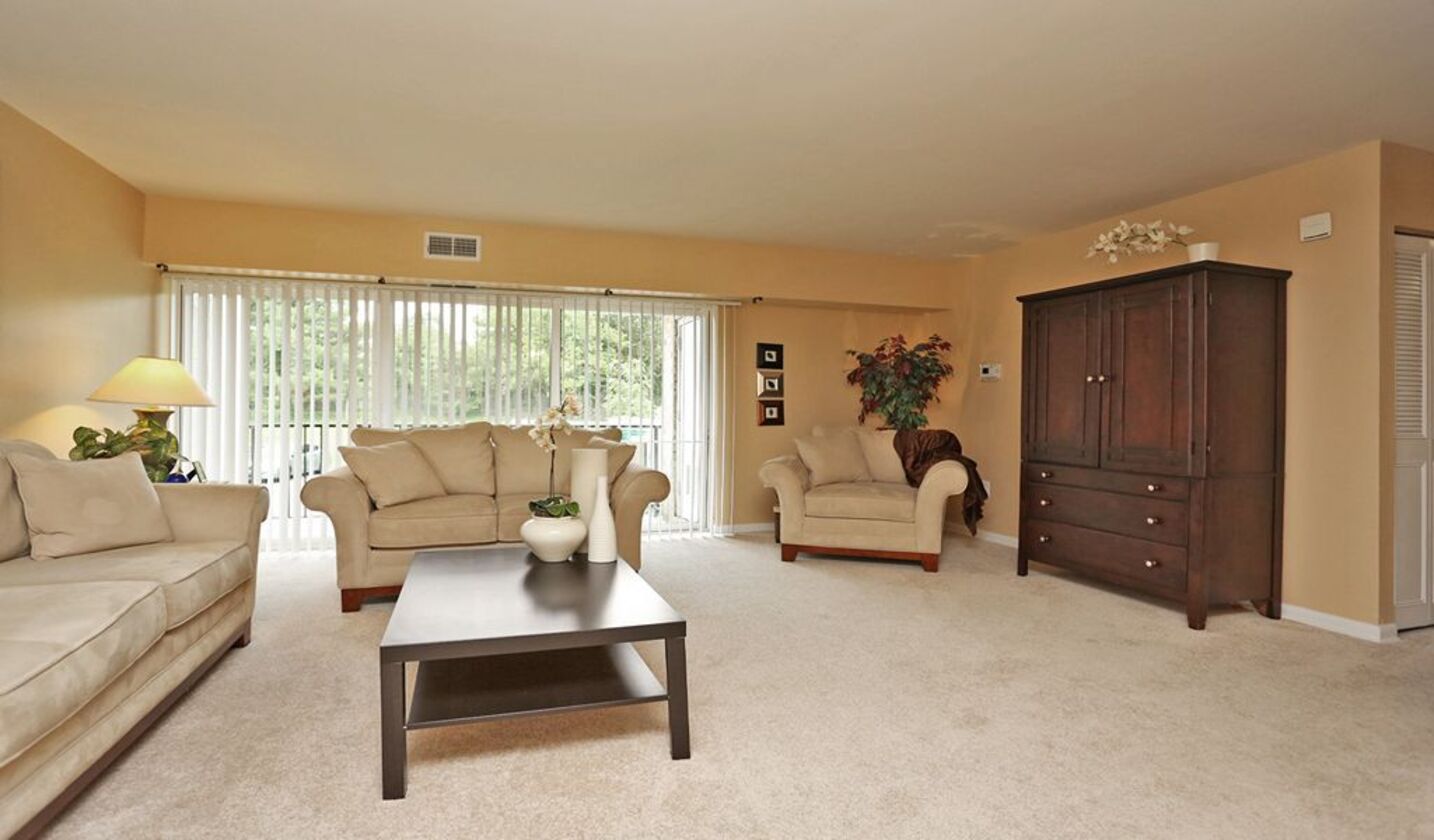 Fox Club Apartments Image 2