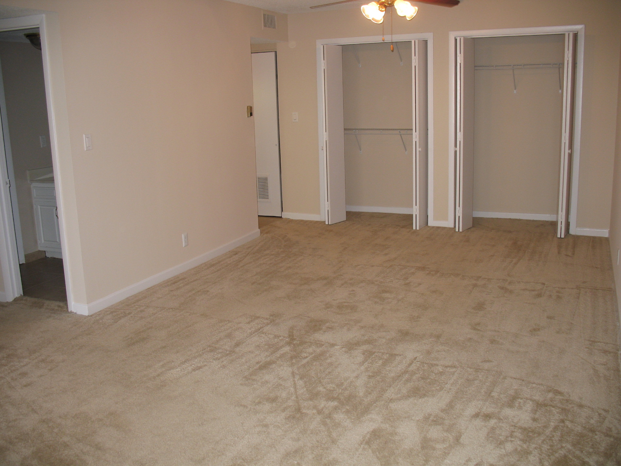 Large 1 bedroom - 25' Living/Dining Room