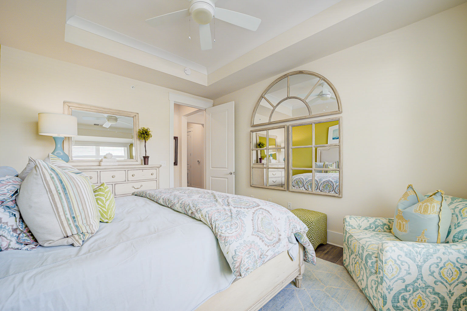 Holly Crest Image 27