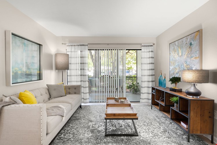 Emerald Palms Apartment Image 13