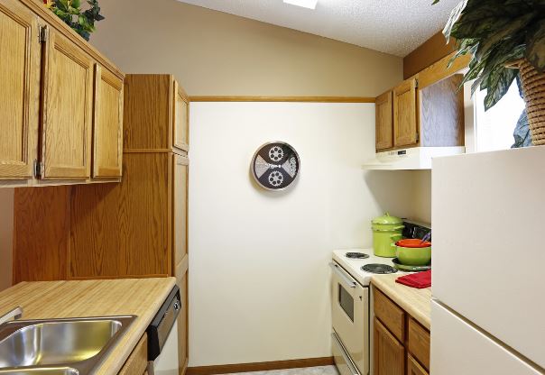 Lake Forest Apartments Image 10