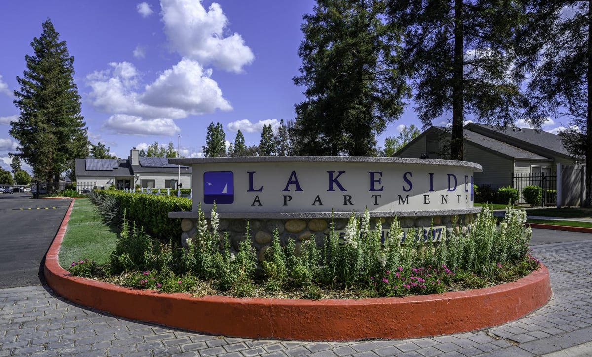 Lakeside Apartments Image 2