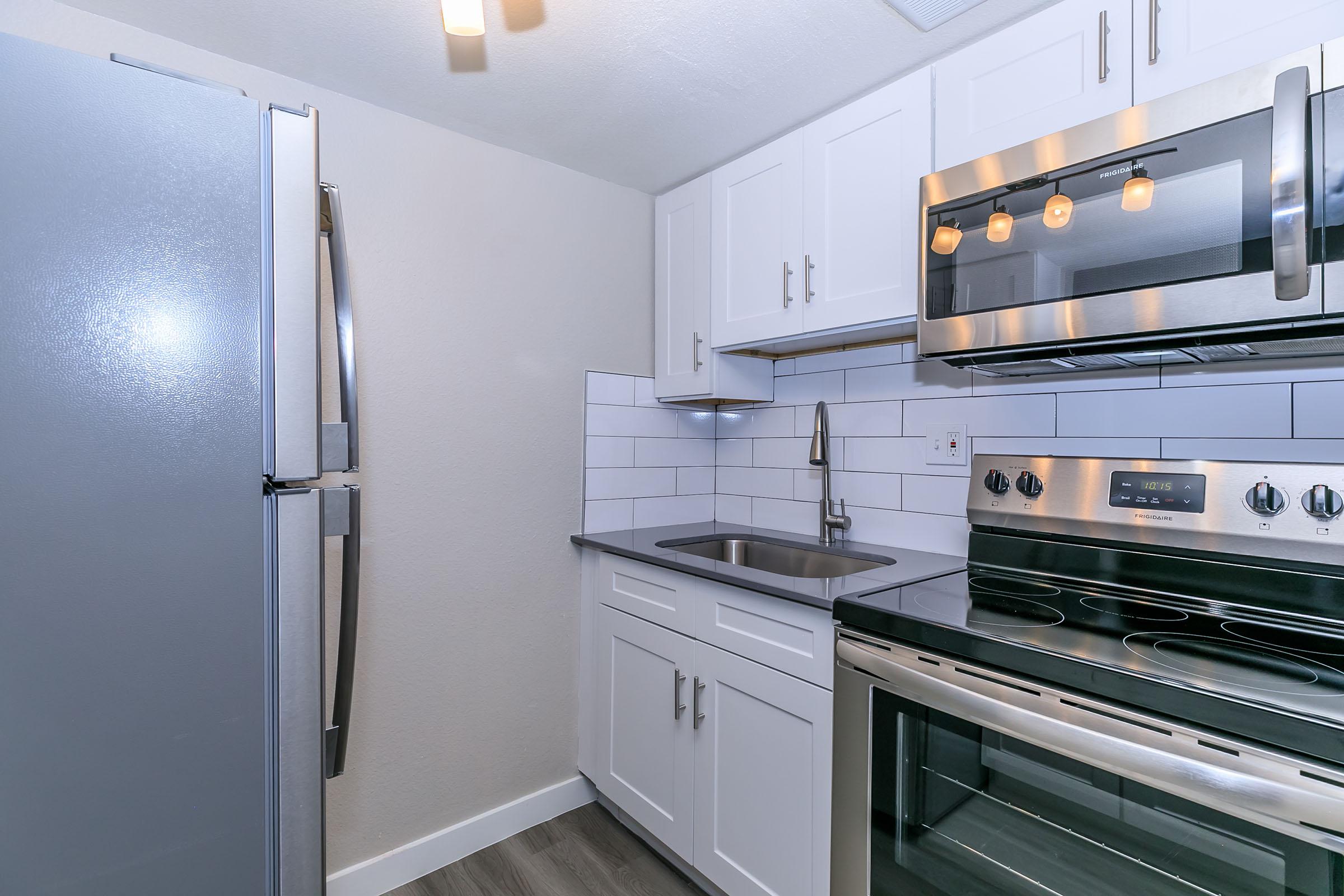 The Tides on East Cactus Image 6