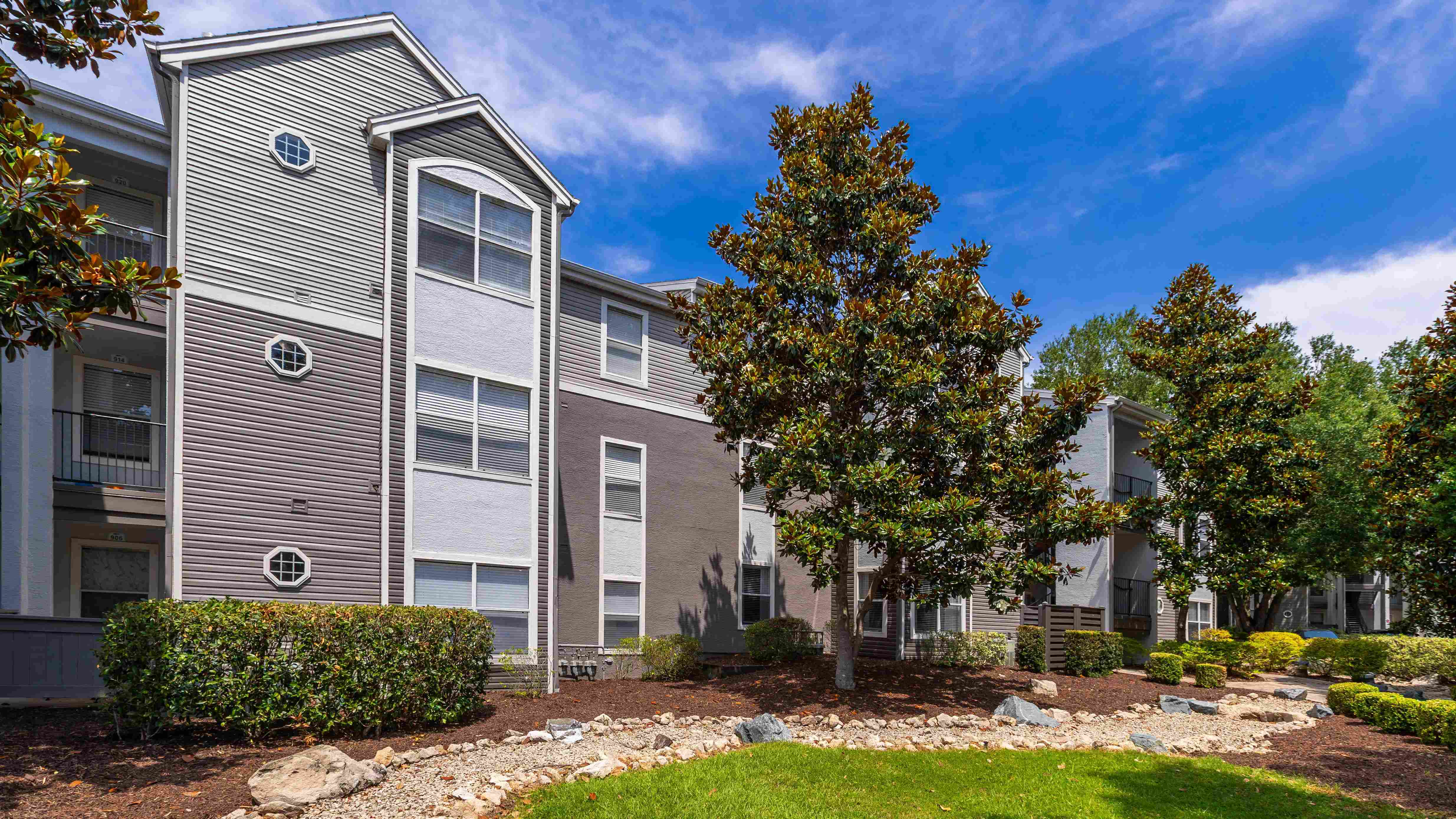 With fresh paint and a beautifully maintained property, Oasis at 1800 offers a welcoming first impression you’ll love coming home to.