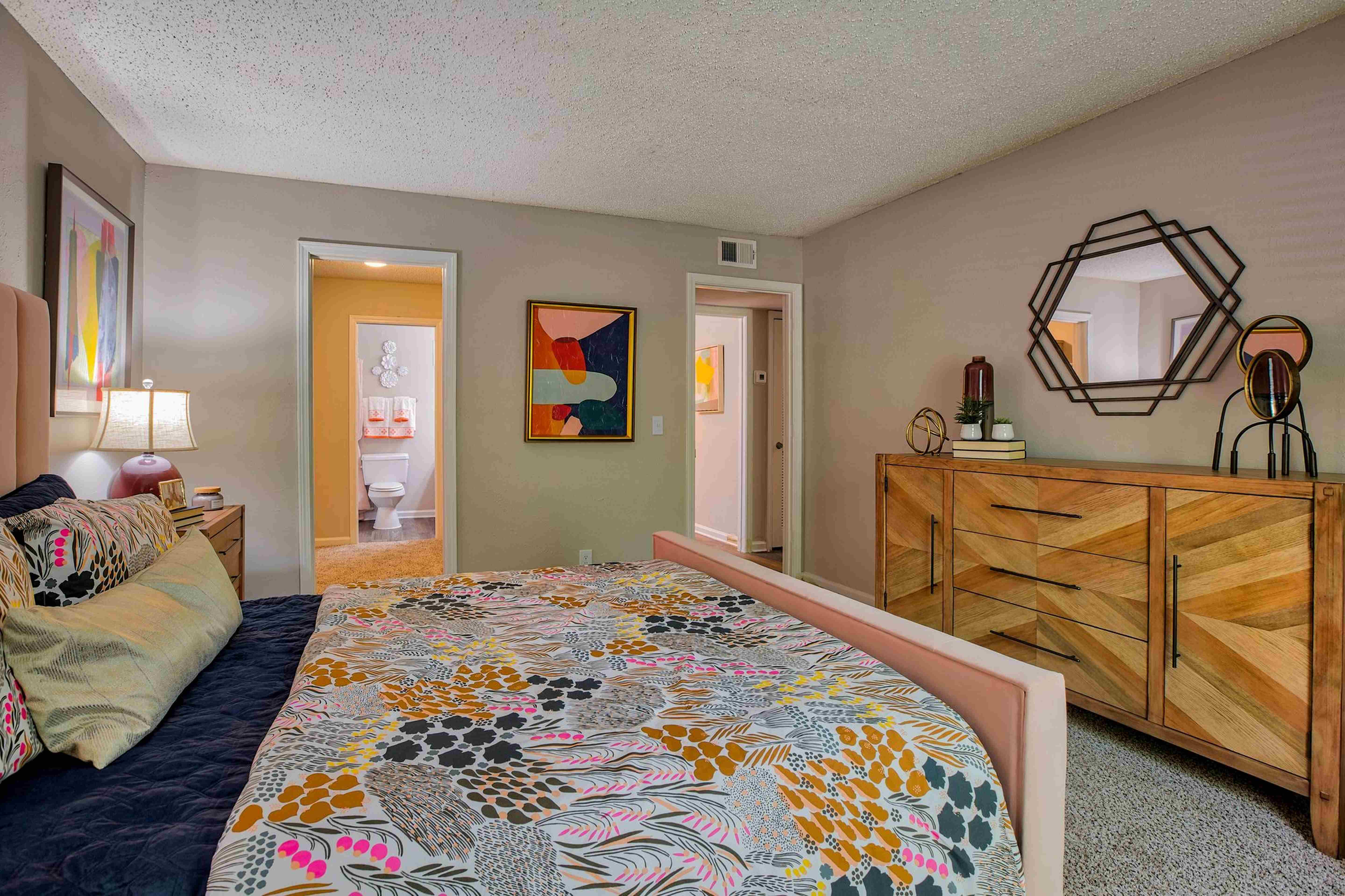 865 Bellevue Apartments Image 22