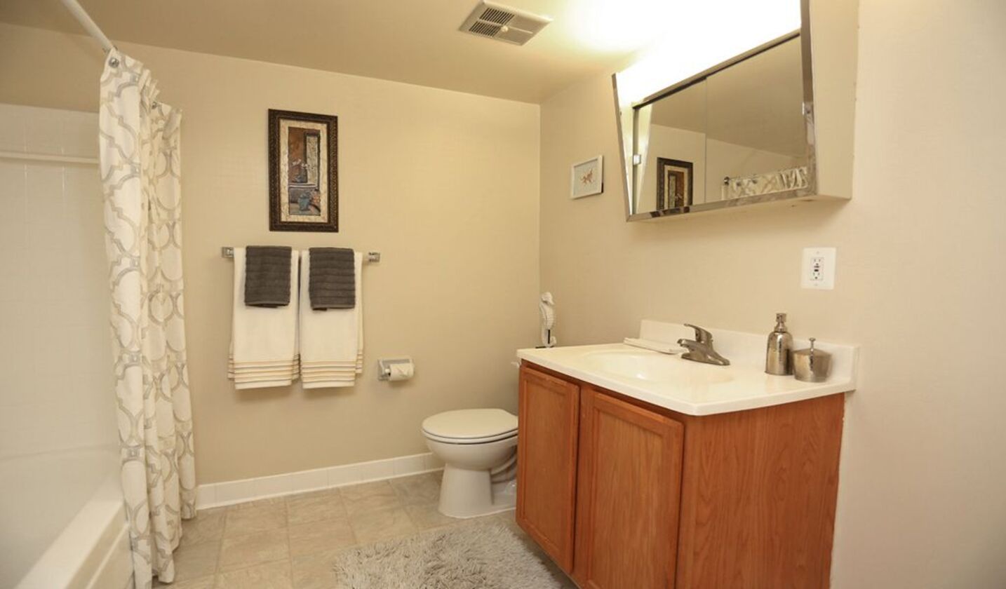 Fox Club Apartments Image 4