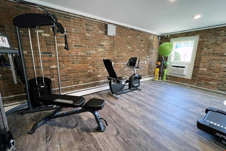 Crown Pointe Apartments Image 11