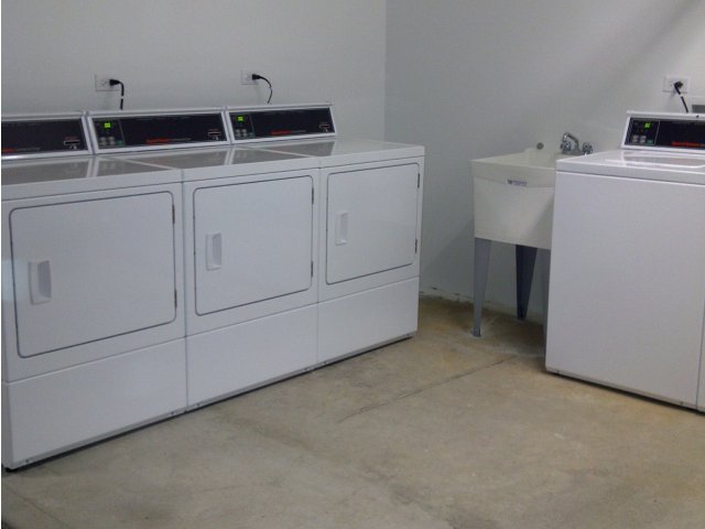 925 E 46th Street Image 11