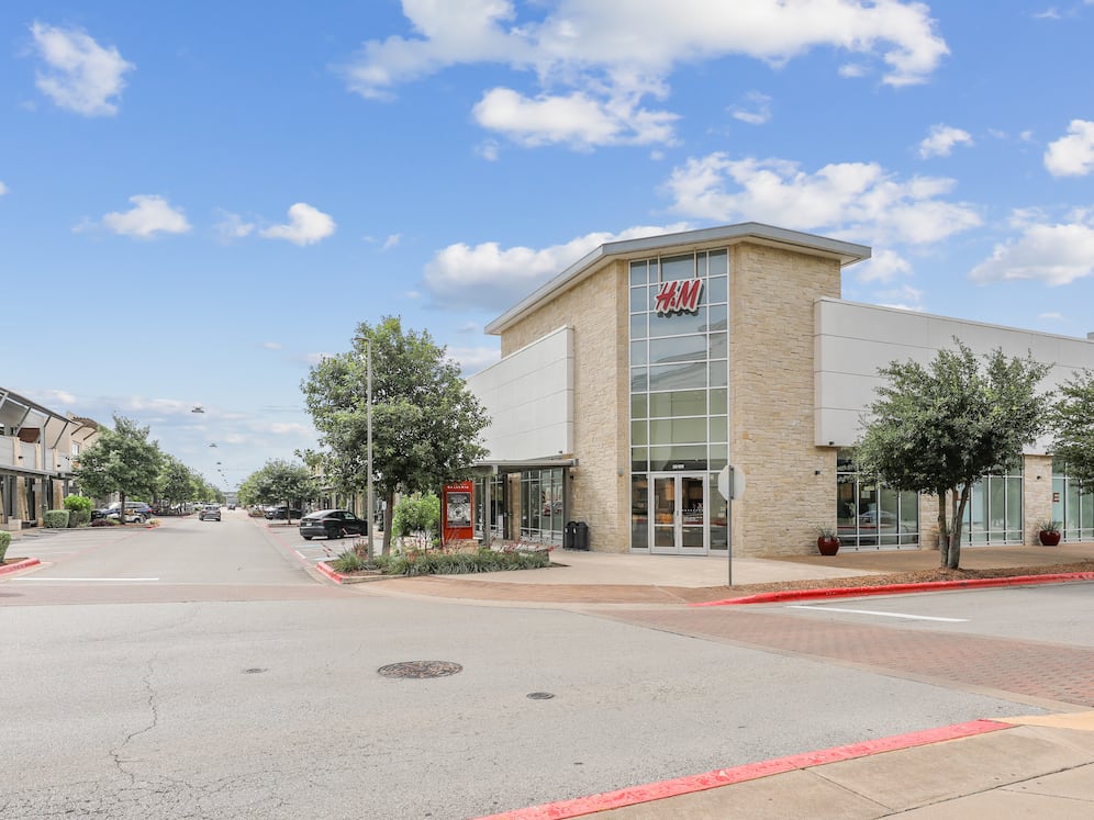 Minutes from Hill Country Galleria with retail, dining, entertainment options