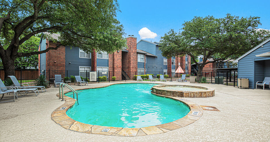 Oaks of Lewisville Image 1