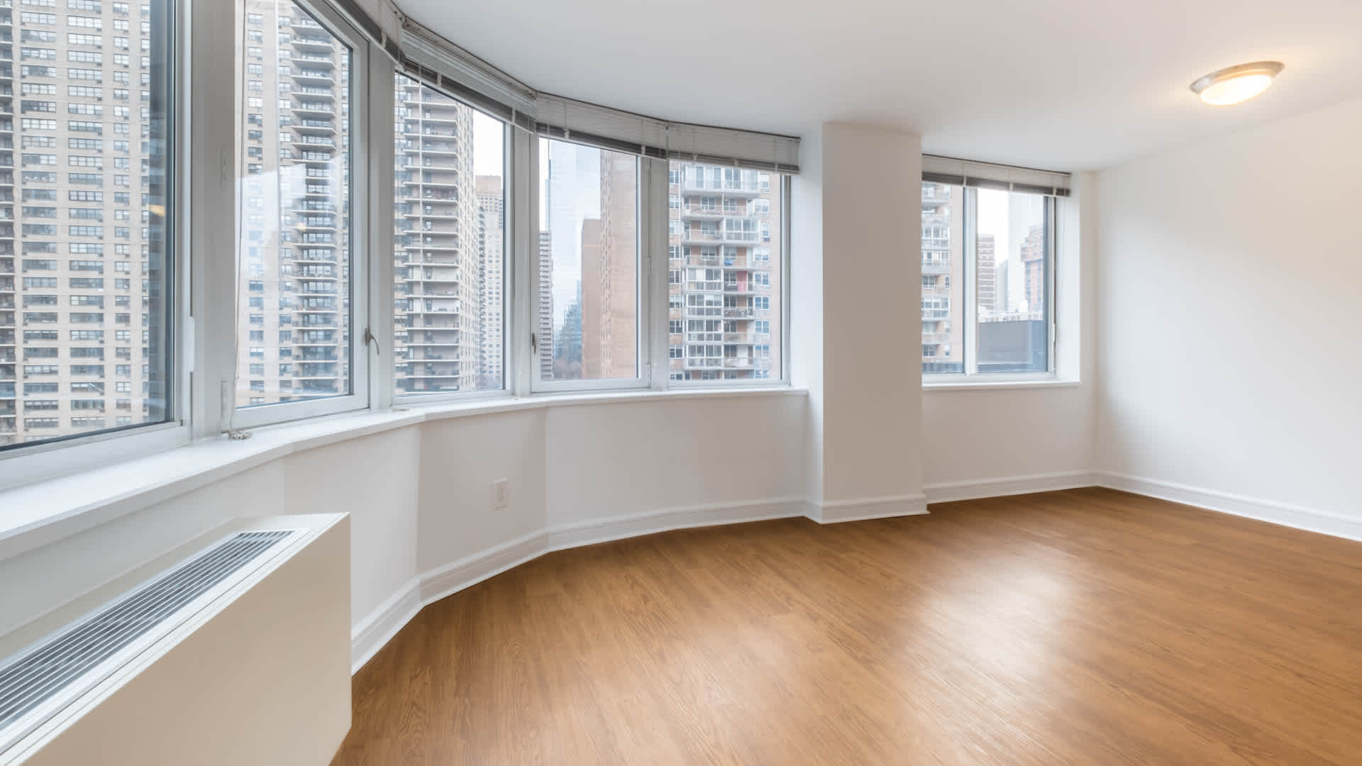 140 Riverside Boulevard Image 14