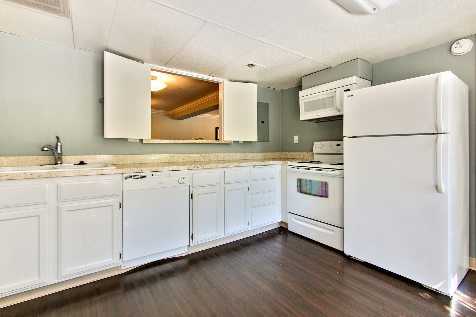 Zelzah Court Apartments Image 25