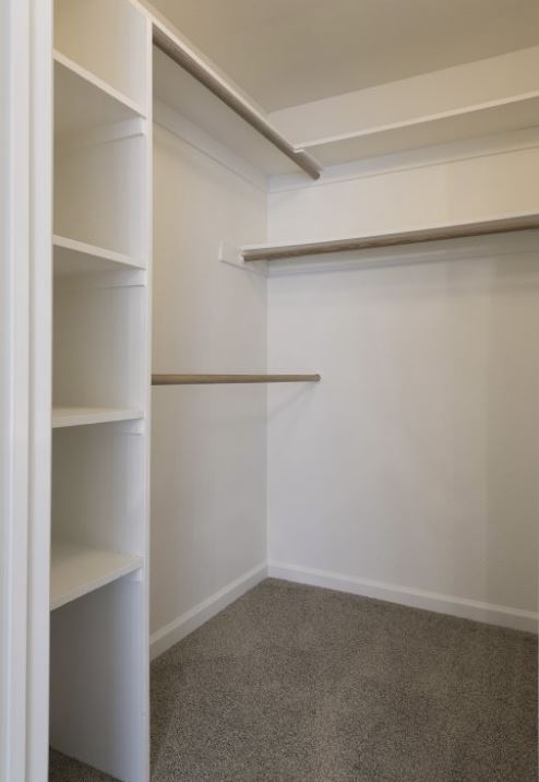 Lakeside Apartments Image 16