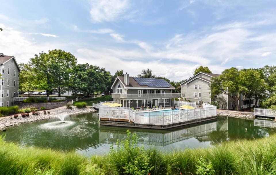 Bonhomme Village Image 1